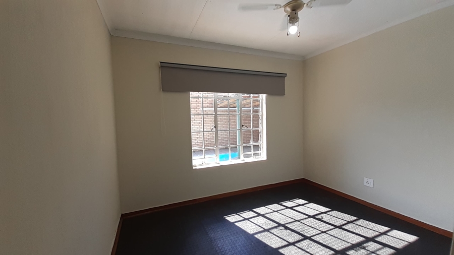 5 Bedroom Property for Sale in Ifafi North West